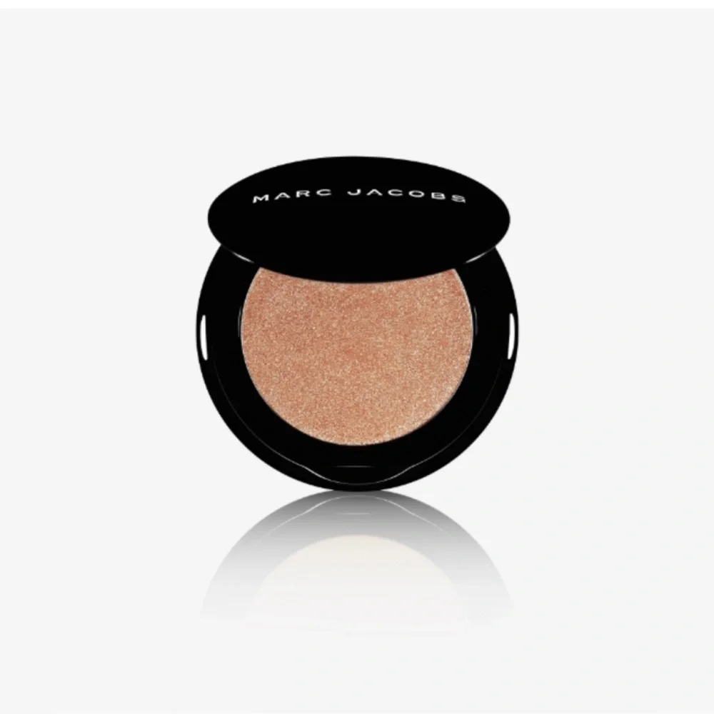 O!mega shadow by Marc Jacobs BRAV-O